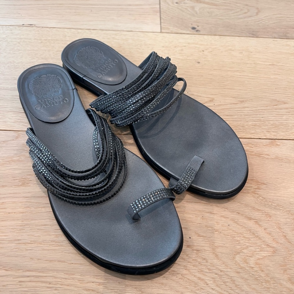 🔥Vince Camuto Grey Sparkle Toe Ring Sandal Size 8.5